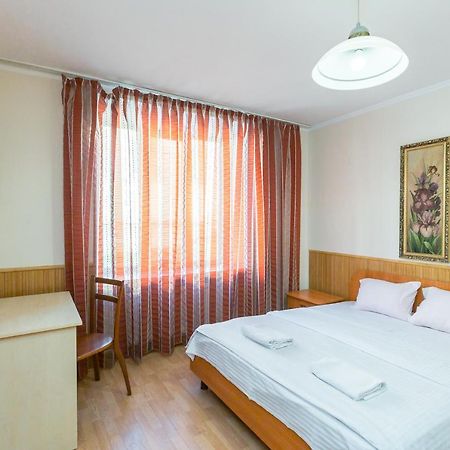 Квартира Студія Біля Оперного Театру По Вулиці Гонти 4-3А Leópolis Exterior foto