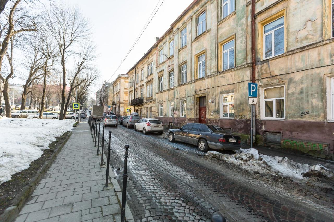 Квартира Студія Біля Оперного Театру По Вулиці Гонти 4-3А Leópolis Exterior foto